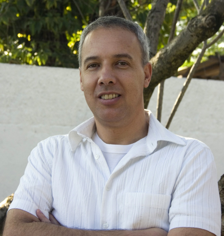 Kito Mansano assume a Ampro