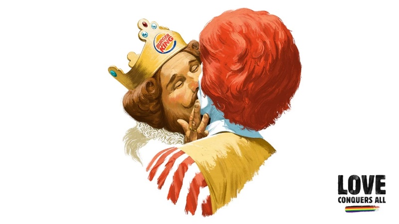 Mascote do BK beija Ronald McDonald na Finlândia