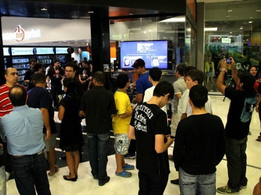 Gamers lotaram a loja no evento de lançamento do What Dog's.