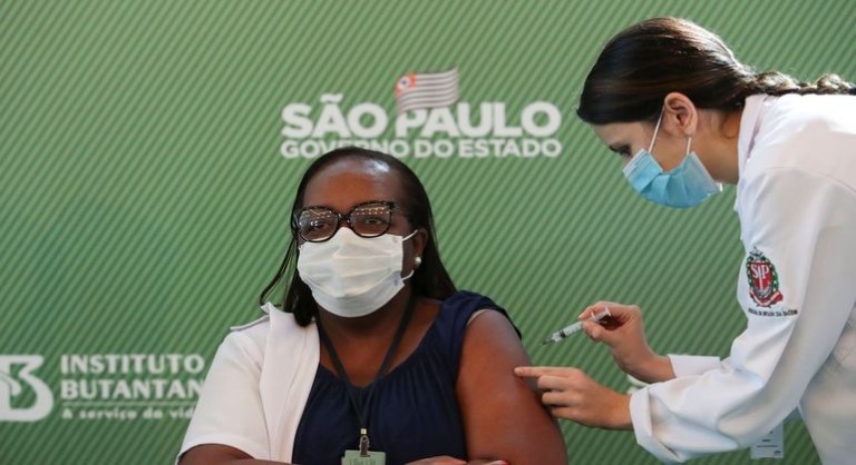 Veja bastidores da primeira vacina aplicada no Brasil