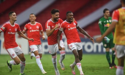 Com ajuda do VAR, Inter segue líder absoluto do Brasileirão