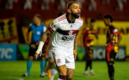 Flamengo vence o Sport e se aproxima do líder do Brasileirão