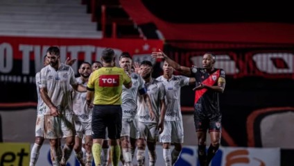 Atlético-GO e Santos ficam no 1x1 em Goiânia