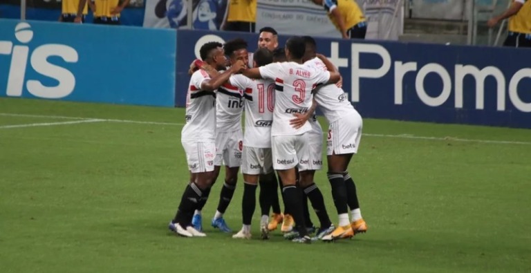 São Paulo vira sobre o Grêmio e volta a sonhar com o título