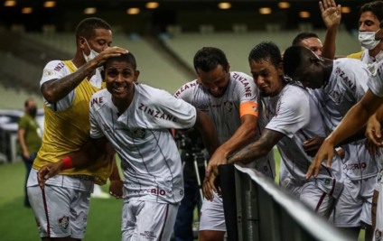 Fluminense vence Ceará e se aproxima do G4