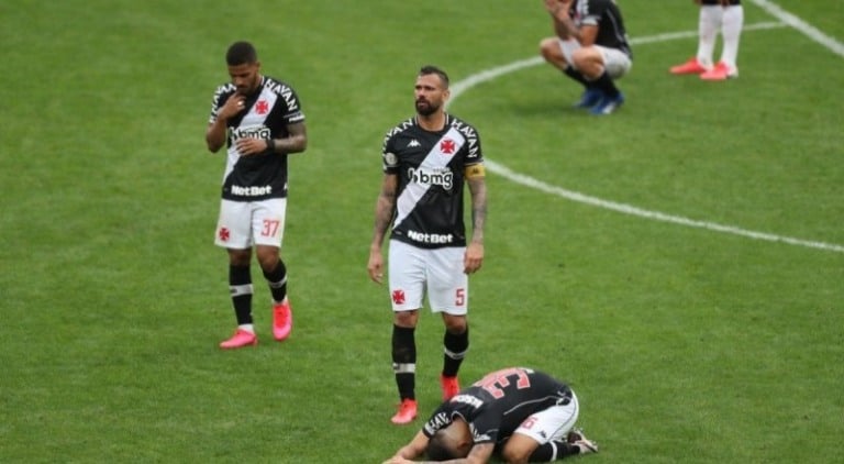 Vasco só escapa do rebaixamento por milagre