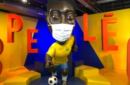 Museu do Futebol coloca máscara em Pelé e realiza exposição