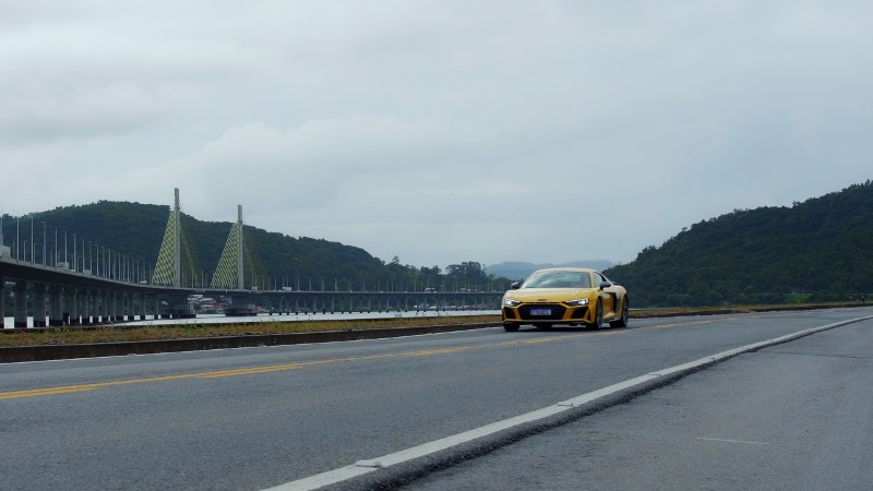 Carros da Audi são filmados em cartões postais de SC