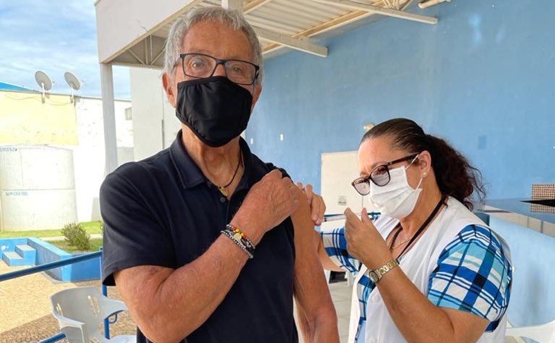 Vacinado! Abilio Diniz celebra imunização e ressalta cuidados contra o Covid-19