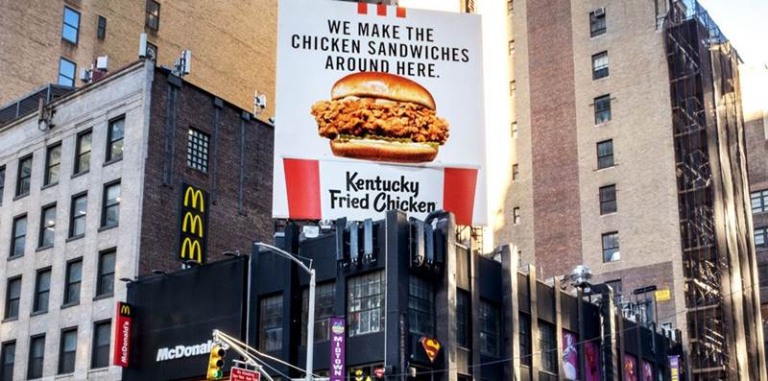 KFC 'cutuca' concorrentes com outdoors