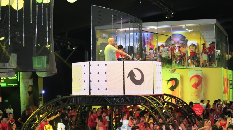 Ambev doará R$ 1.2 milhão aos profissionais de eventos de Salvador Ambev doará R$ 1.2 milhão aos profissionais de eventos de Salvador
