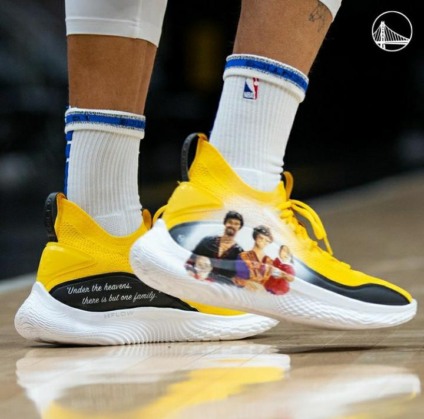 Stephen Curry leiloa tênis personalizados para apoiar comunidade asiática