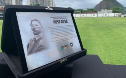Centrum faz homenagem para jogadoras do Botafogo