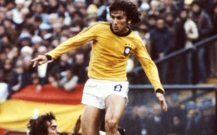 Zico doa Kms percorridos em campo para ONG