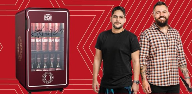 Brahma sorteia geladeira de cerveja autografada por Jorge e Mateus