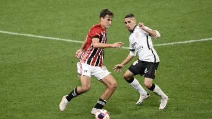 Timão cede empate ao São Paulo no último minuto