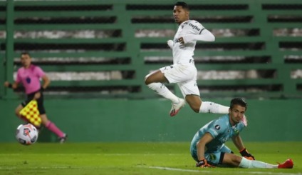 Ronny faz dois na vitória do Palmeiras sobre o Defensa y Justicia