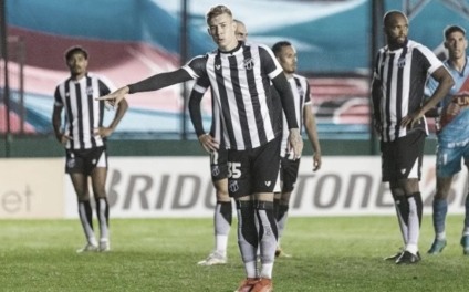 Ceará desperdiça pênalti e empata com o Bolívar