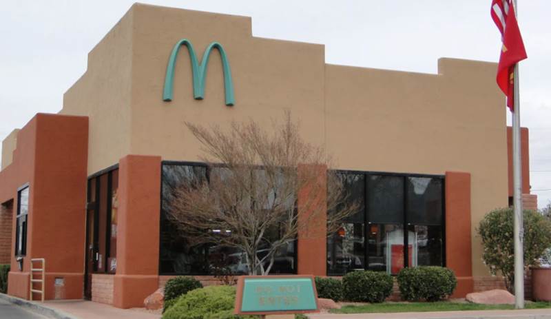 McDonald’s muda cor de arcos para azul no Arizona