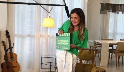 Adriana Esteves homenageia as mães com frases de novelas