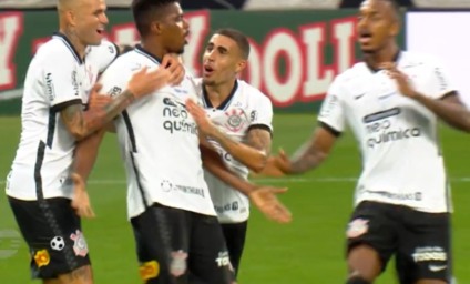 Corinthians carimba o passaporte para a Semifinal