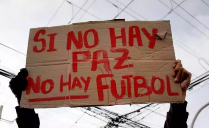 Bombas, gás e protestos marcam jogo do Galo em Cali