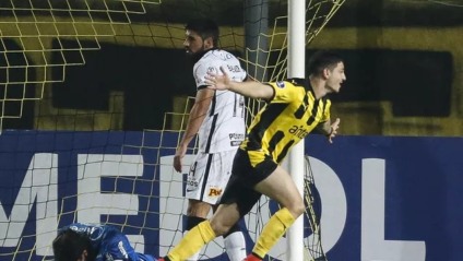 Corinthias dá vexame e se despede da Sul-Americana