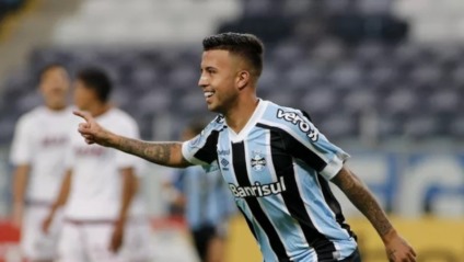 Grêmio faz 3 e encaminha vaga às Oitavas da Sul-Americana