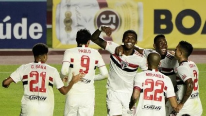 São Paulo goleia e está na final do Campeonato Paulista