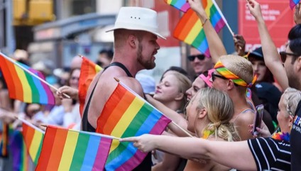 Parada LGBTQIA+ de Nova York bane polícia do evento até 2025