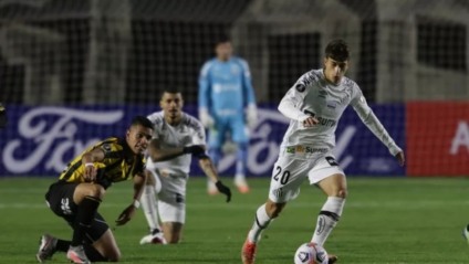 Santos perde e complica sua situação na Libertadores
