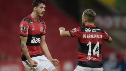 Flamengo empata no fim e passa para as Oitavas
