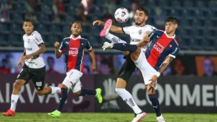 Atlético-MG bate o Cerro e assume liderança geral