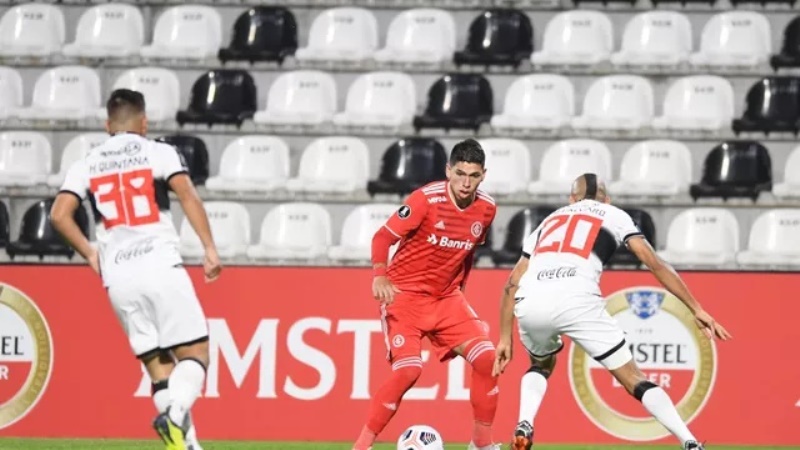 Inter vence e segue firme na Libertadores