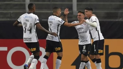 Corinthians cumpre tabela e goleia Sport Huancayo