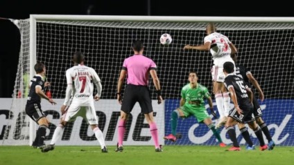 São Paulo vence e fica em segundo no Grupo E 