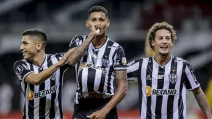 Galo goleia e avança na Libertadores com a melhor campanha geral