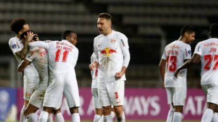 Bragantino vence de virada e segue na Sul-Americana