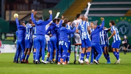 Avaí empata com a Chapecoense e garante o título do Catarinense