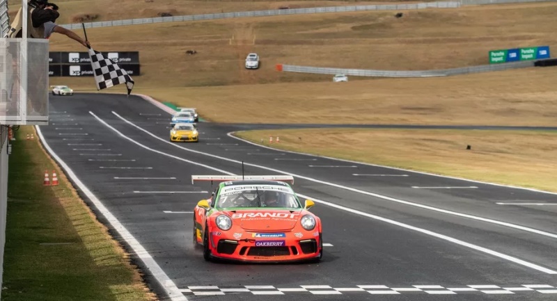 Porsche Cup: Miguel Paludo vence na abertura da temporada