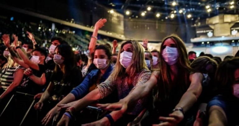 Evento-teste de rock reúne 5 mil pessoas em arena de Paris