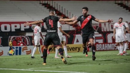 Atlético-GO segue ignorando os 'grandes' de São Paulo