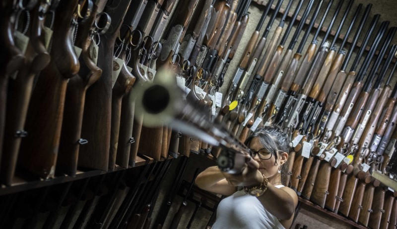 Bolsas de estudos, carro zero e 1 milhão em dinheiro estimulam vacinação nos EUA