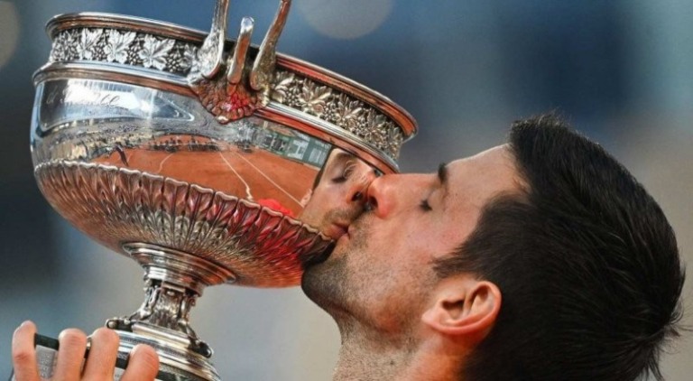 Djokovic vence Tsitsipas e conquista Roland Garros