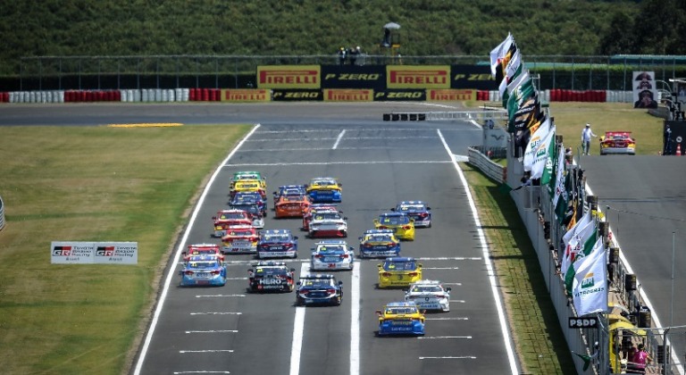 Largada da corrida 1 da 7ª etapa da Stock Car 2020 no Velocitta – Foto: Duda Bairros/Vicar