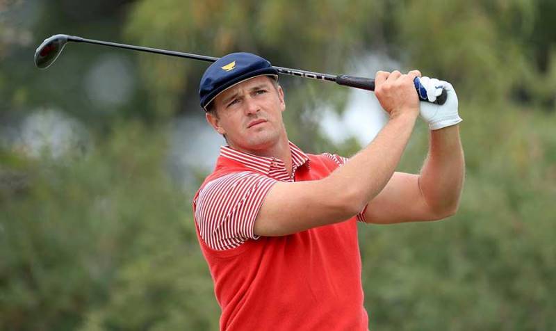 Bryson DeChambeau em ação no jogo Golf Clash