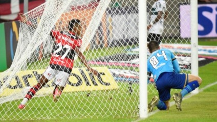 Flamengo vence Coritiba e vai às Oitavas da Copa do Brasil