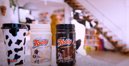 Choco Branco e Cacauzêra no ritmo de funk trap