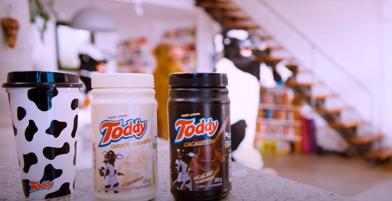 Choco Branco e Cacauzêra no ritmo de funk trap Choco Branco e Cacauzêra no ritmo de funk trap