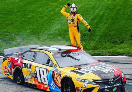 100 vezes Kyle Busch na Nascar Xfinity com vitória em Nashville